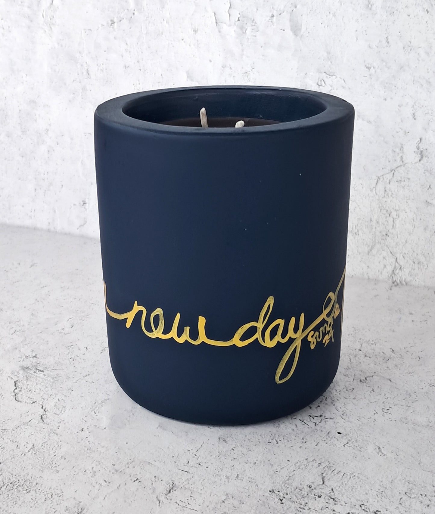 10oz "it's a new day" Beeswax Candle with Lid (Navy)